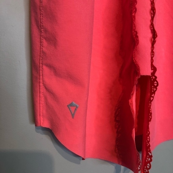 ivivva Fast Beat Laser Cut Neon Pink Tank Top, size 8 - Picture 7 of 11